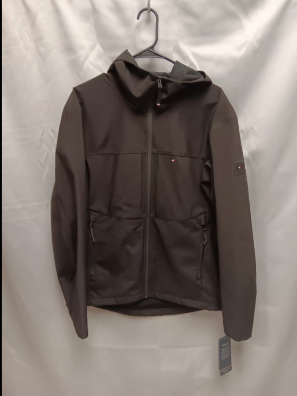 Tommy Hilfiger Men's Black Hooded Windbreaker Jacket Size Medium NWT ORG $195